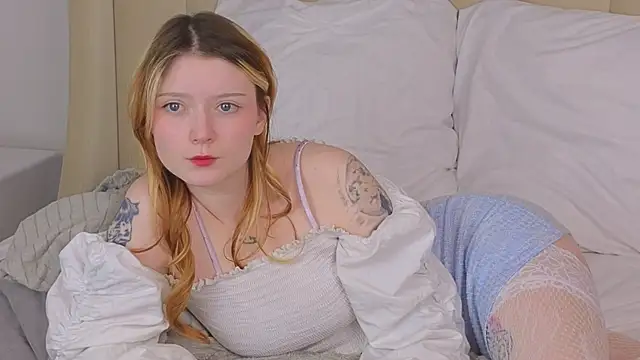 AlyssFrost webcam