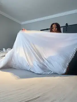 CurvyDesire1 webcam