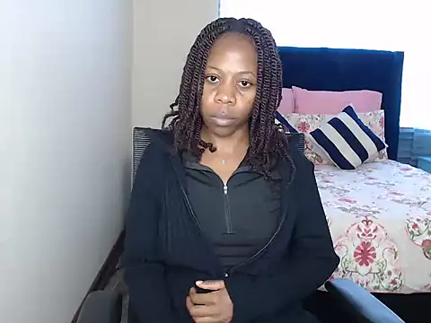 QUEENMANDYY webcam