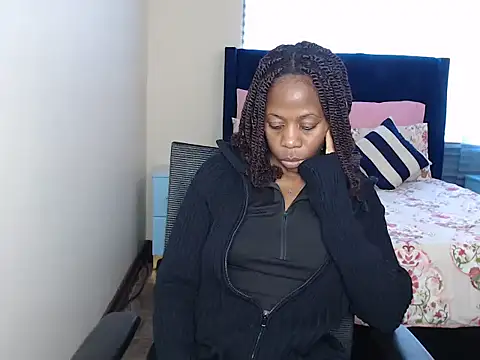 QUEENMANDYY webcam