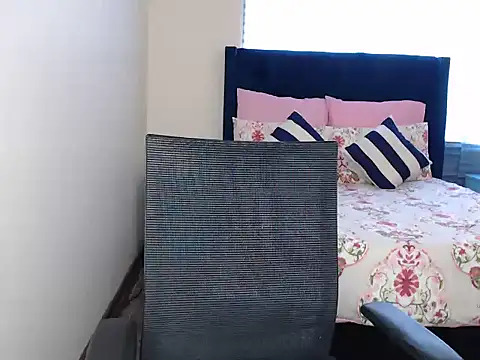 QUEENMANDYY webcam