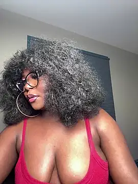 WomanNextdoor1 webcam