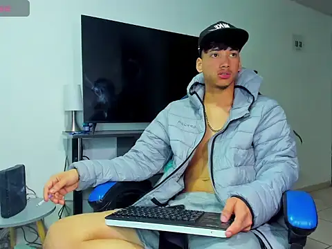 Lyam_Russo webcam