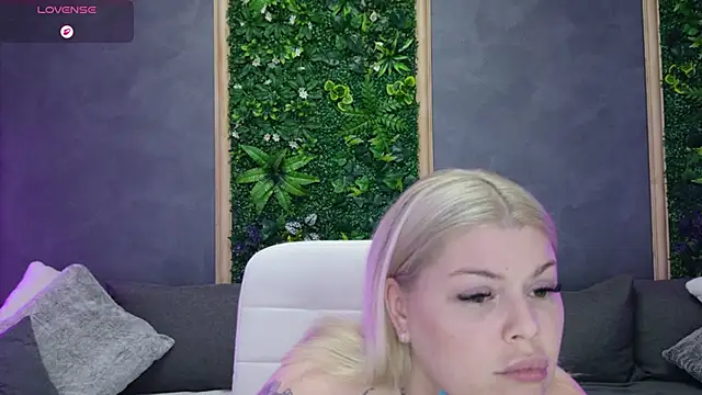 Issa_Jo webcam
