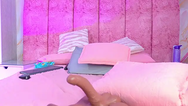 emmacurvy webcam