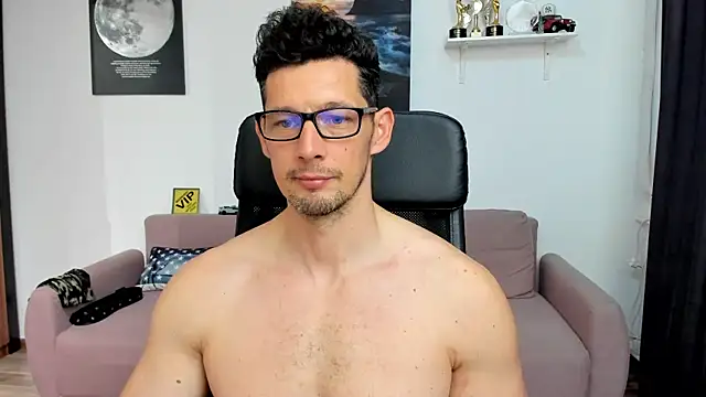brutusk08 (Ask my age) - Cumshot in freechat