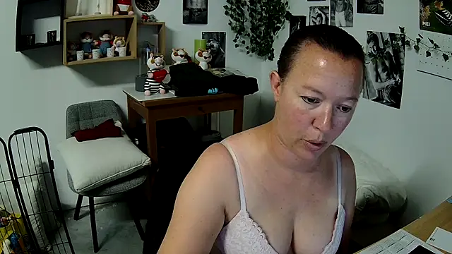 AnyaKrey@xh webcam