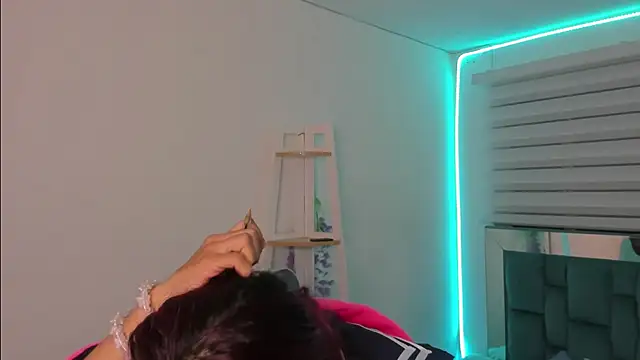 Sara_Red_X webcam
