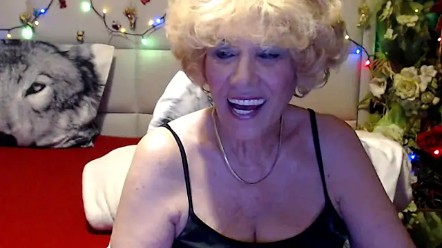 HappyWomanOn webcam