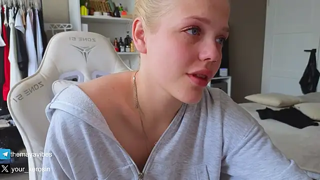Maya_Rave webcam