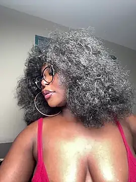 WomanNextdoor1 webcam
