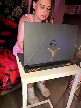 Milfshortcakes webcam