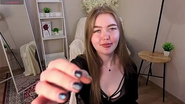 BlondeLina webcam