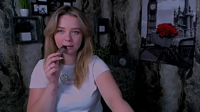 NicoleAura webcam