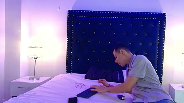 Lilith_and_Aress webcam