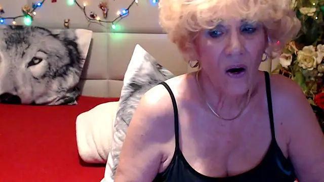HappyWomanOn webcam