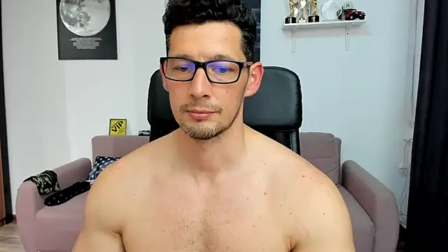 brutusk08 (Ask my age) - Cumshot in freechat