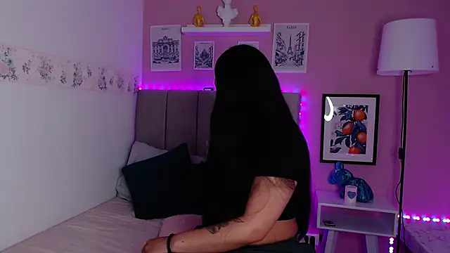 laurent_brm (F teen) - show that ass without panties