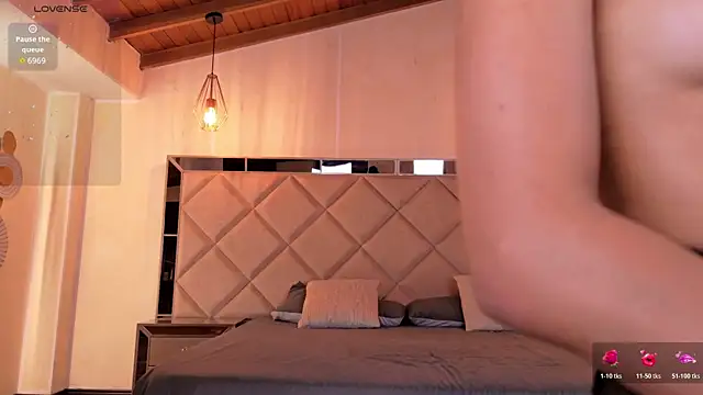 KayraLanne webcam