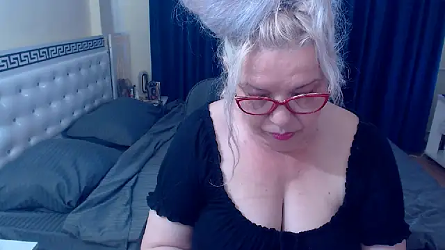 SonyaHotMilf webcam