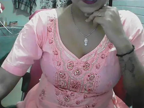 LovingPihu webcam