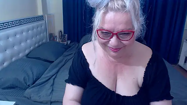 SonyaHotMilf webcam