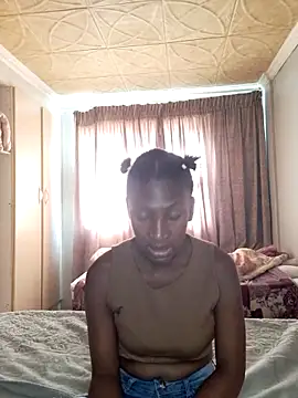 Littletee001 webcam