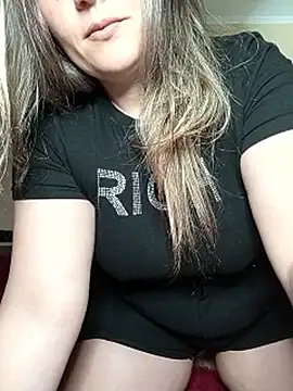 Sweetredvelvet webcam