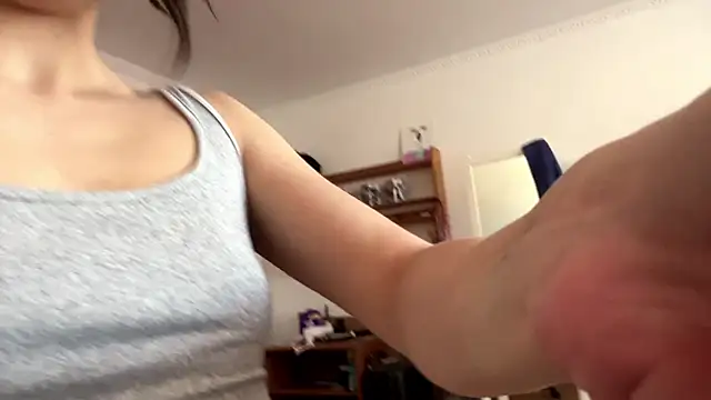 PillowPeachX webcam