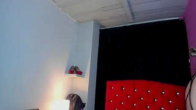 ScarletBigTitties webcam