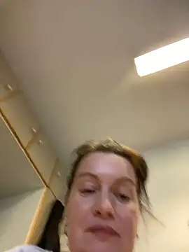 LoveNBloom webcam