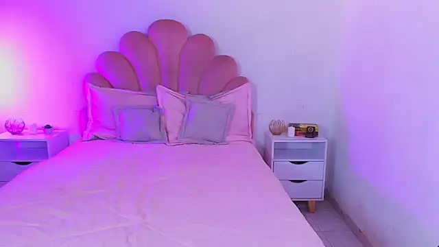 MiaColucci18 webcam