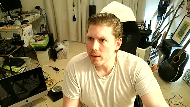 9VOLTT live cam
