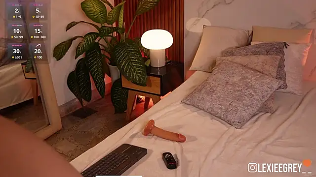 lexiee_grey_ webcam