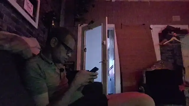 Maikel1981-NL live cam