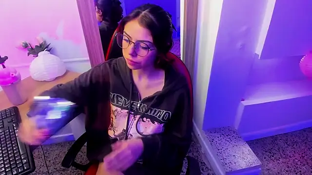 ponmmy - Ponmmy's free webcam - UK Sex Cams