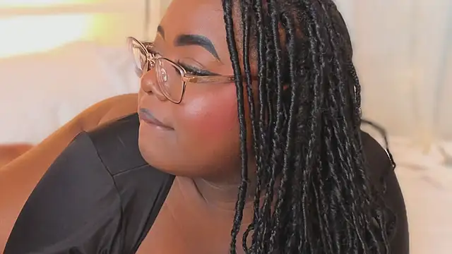 ayanaa_ebony_ (F teen) - flash boobs