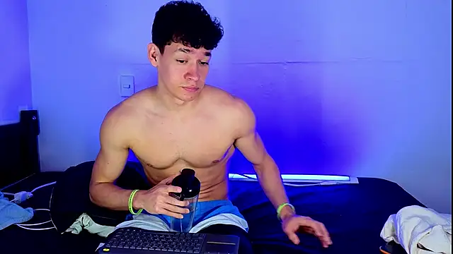 Luke_Muscle webcam