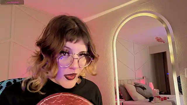 Rossiee_huntt webcam