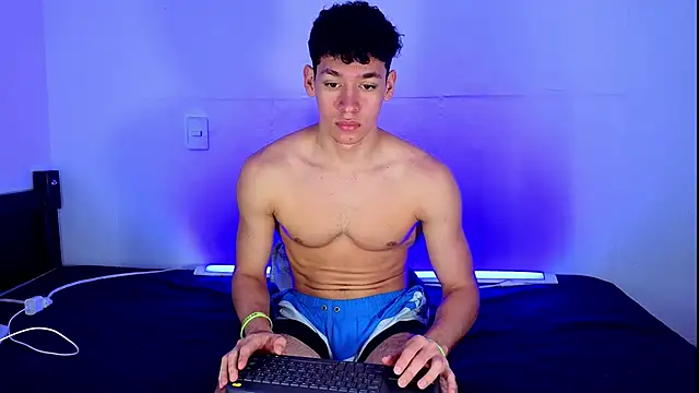 Luke_Muscle webcam