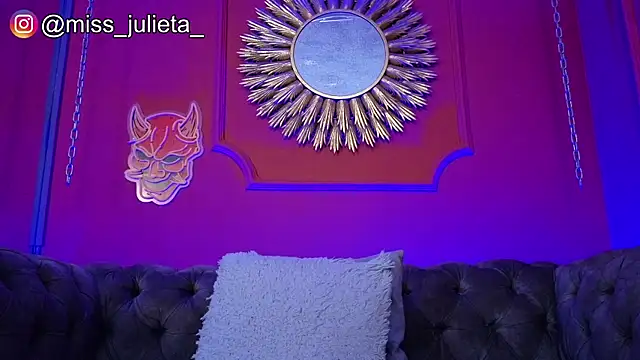 Julieta_Russell webcam