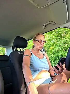 HotWifeLyn68 webcam