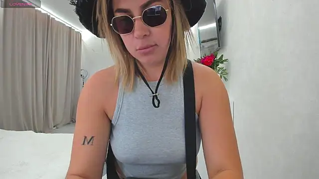 Roxi_Joy webcam