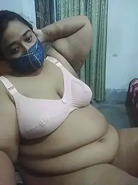 momo_loves webcam