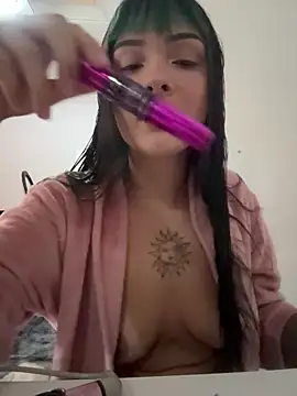 Myla_Fire webcam