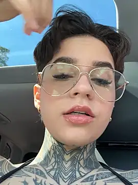 AliceShazaham_ webcam