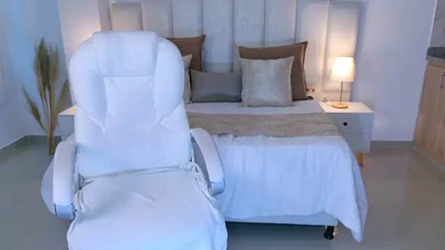 Layla_Breezee webcam
