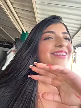 Isaa-Sweet webcam