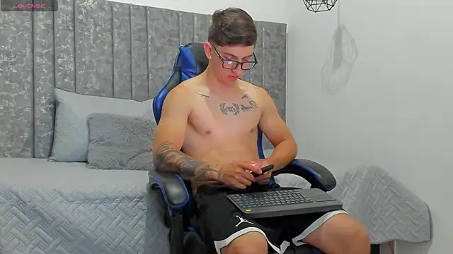 Calvin_Hunter webcam