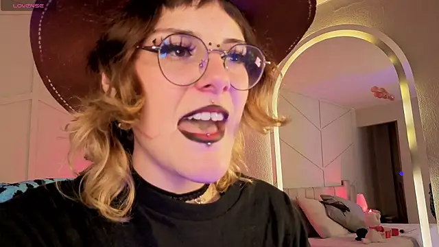 Rossiee_huntt webcam